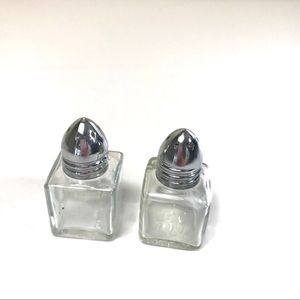 ROC MADE IN TAIWAN  Clear GLASS salt and pepper